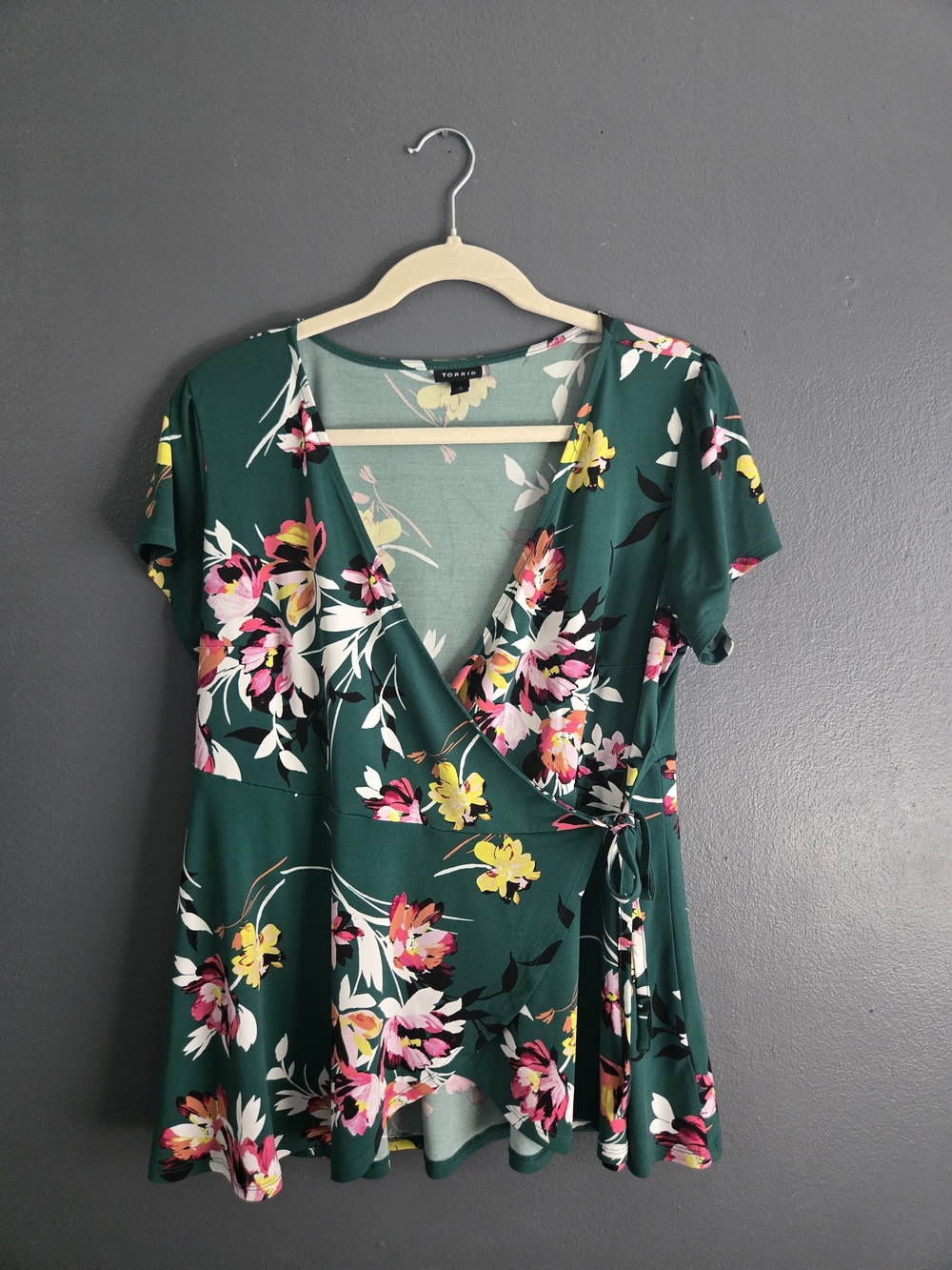 Torrid 0 Women's Studio Kit Surplice Green Floral Wrap Blouse Large